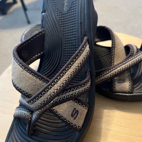 Skechers Wedge Foam Sandals Brown & Gold Size 9 Excellent Condition - Picture 5 of 6